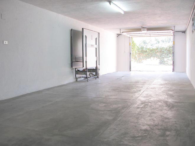 Cochera del chalet sito en C/ Vicente Cervantes n&ordm;1 de Zafra - PROHERGON
