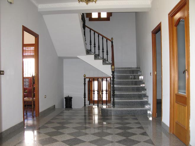 Entrada-distribuidor del chalet sito en C/ Vicente Cervantes n&ordm;1 de Zafra - PROHERGON