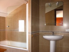 Cuarto del Ba&ntilde;o del Piso 3&ordm;C sito en Ctra. Vieja de la Puebla n&ordm;42 de Zafra - PROHERGON