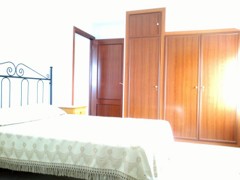 Habitaci&oacute;n-1 Armario del Piso 3&ordm;C sito en Ctra. Vieja de la Puebla n&ordm;42 de Zafra - PROHERGON