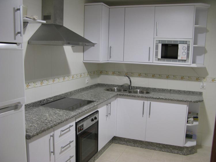 Cocina del piso 2&ordm;F sito en C/ Juan Ram&oacute;n Jim&eacute;nez n&ordm;19 de Zafra - PROHERGON