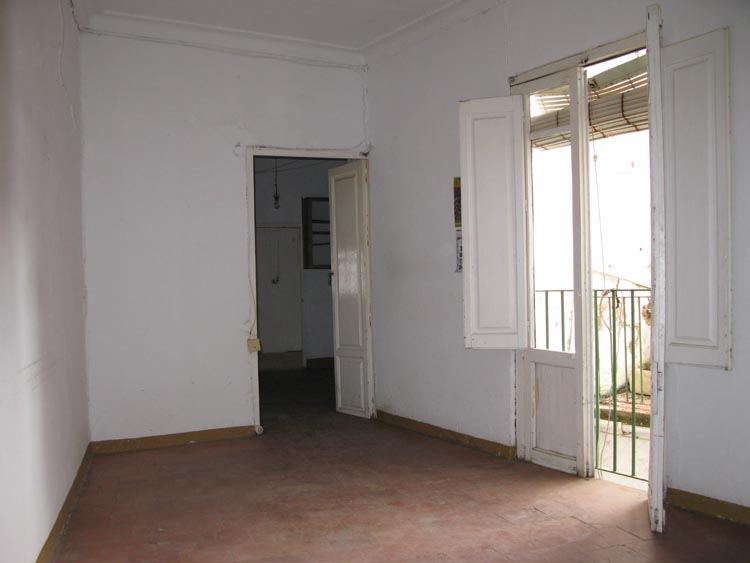Pasillo de la vivienda 1&ordf; planta sita en esquina C/ Cerrajeros y C/ del Gobernador de Zafra - PROHERGON