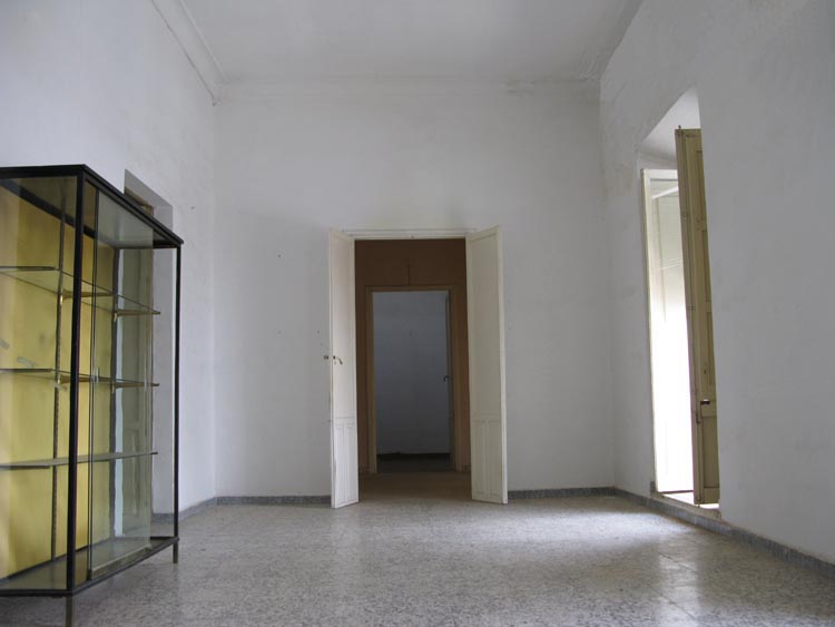 Sal&oacute;n de la vivienda 1&ordf; planta sita en esquina C/ Cerrajeros y C/ del Gobernador de Zafra - PROHERGON